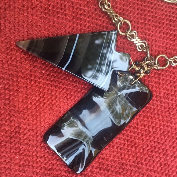 Chic Black Polished Arrowhead Pendant Gold Chain - Picture 6 of 8